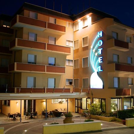 סן וינצ'נזו Hotel Il Delfino מראה חיצוני תמונה