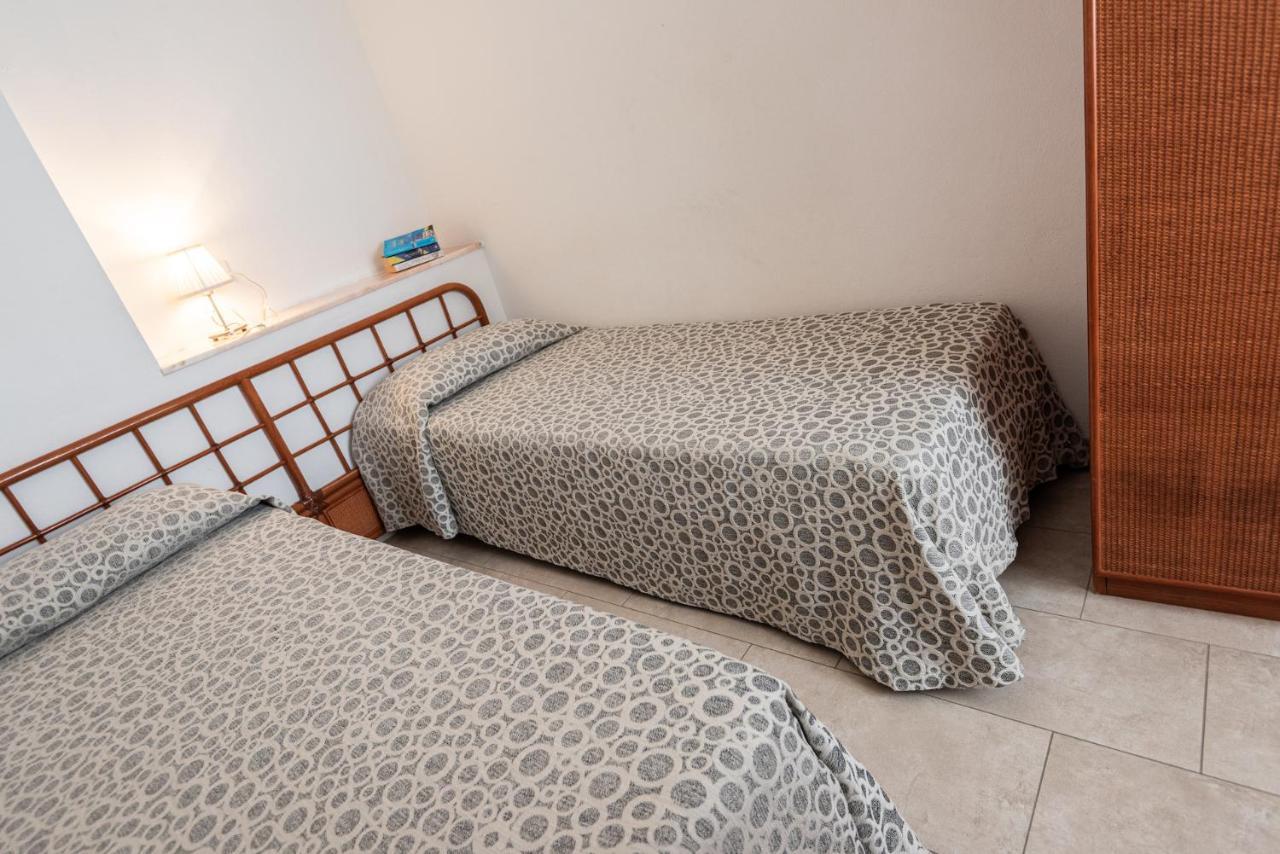 סן וינצ'נזו Hotel Il Delfino מראה חיצוני תמונה