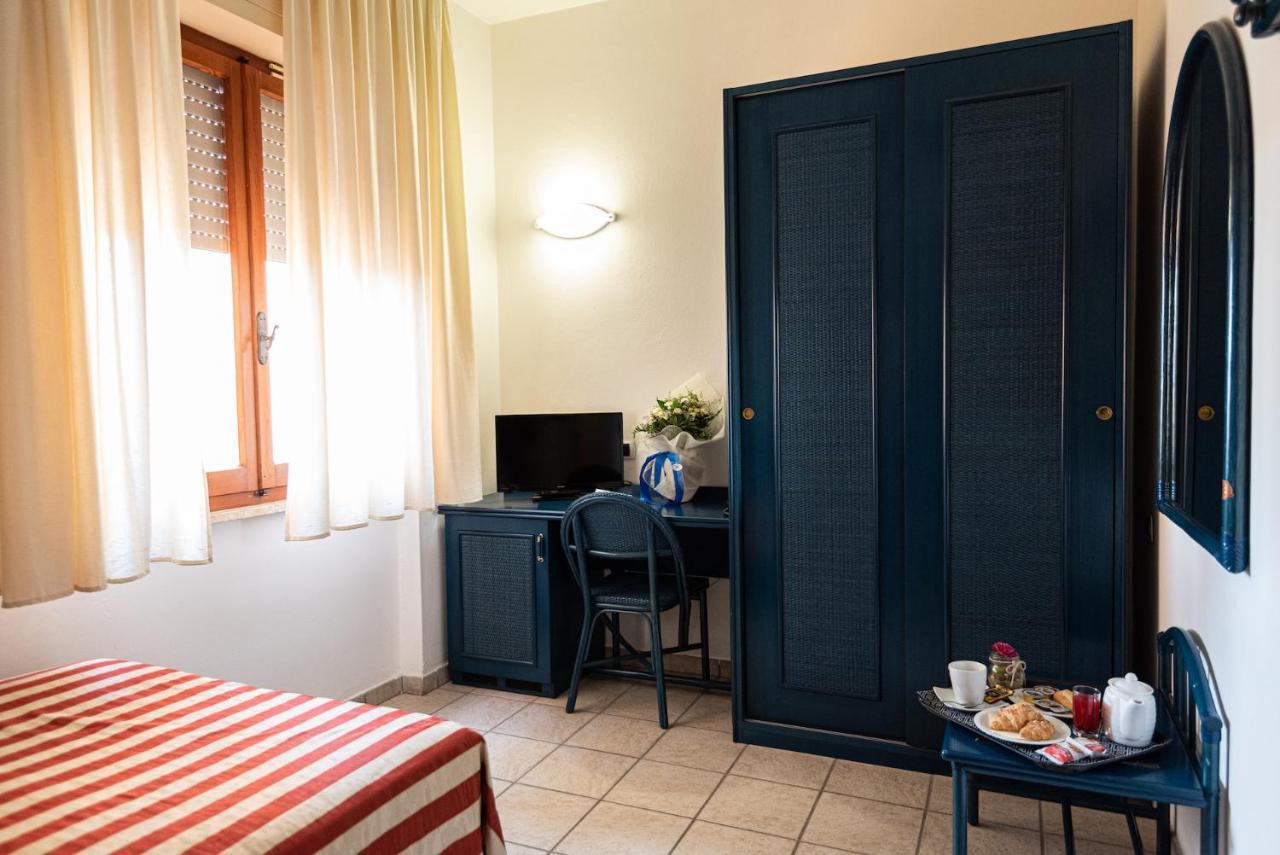 סן וינצ'נזו Hotel Il Delfino מראה חיצוני תמונה