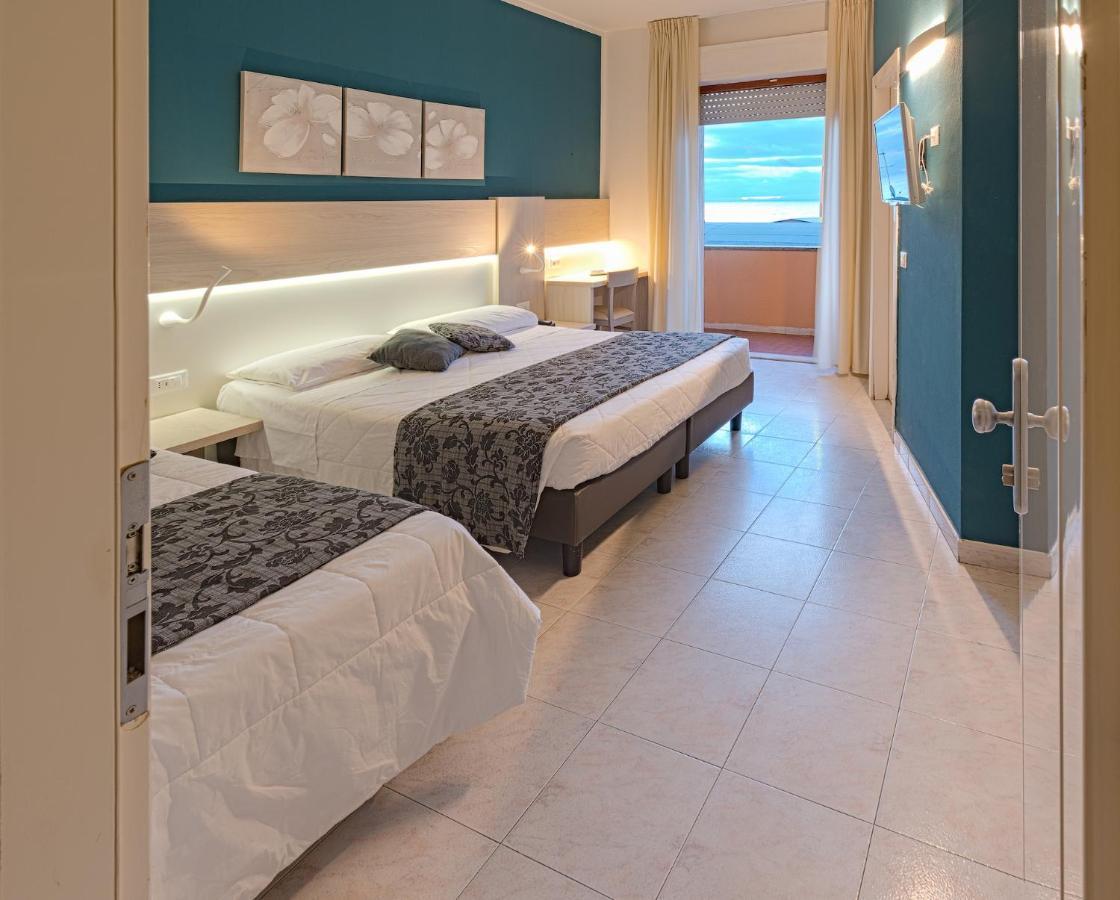 סן וינצ'נזו Hotel Il Delfino מראה חיצוני תמונה