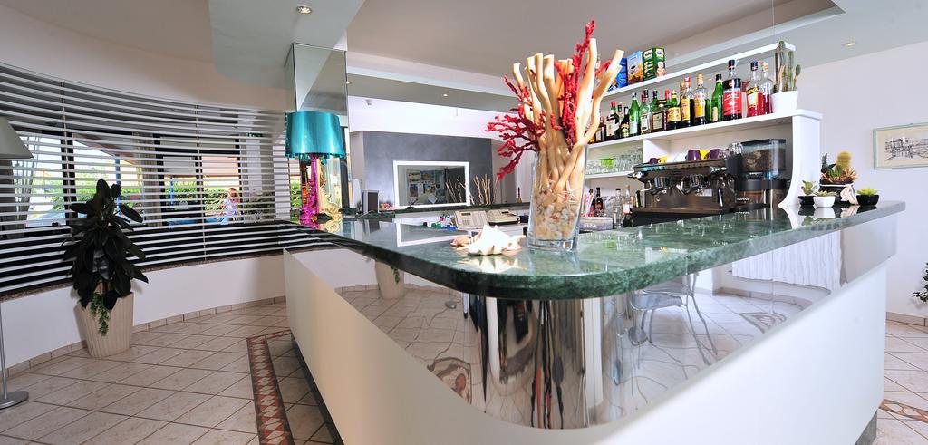 סן וינצ'נזו Hotel Il Delfino מראה חיצוני תמונה