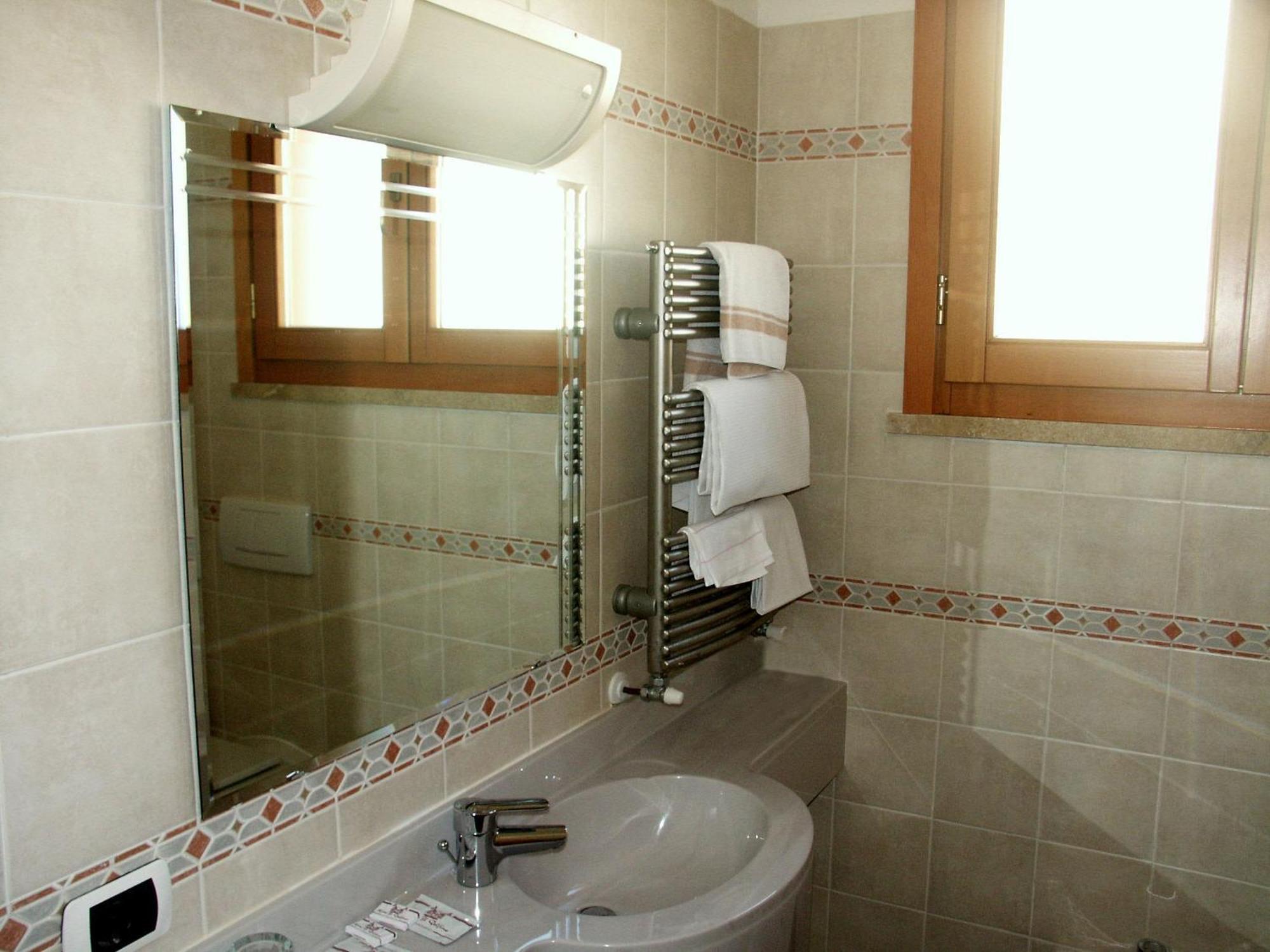 סן וינצ'נזו Hotel Il Delfino מראה חיצוני תמונה