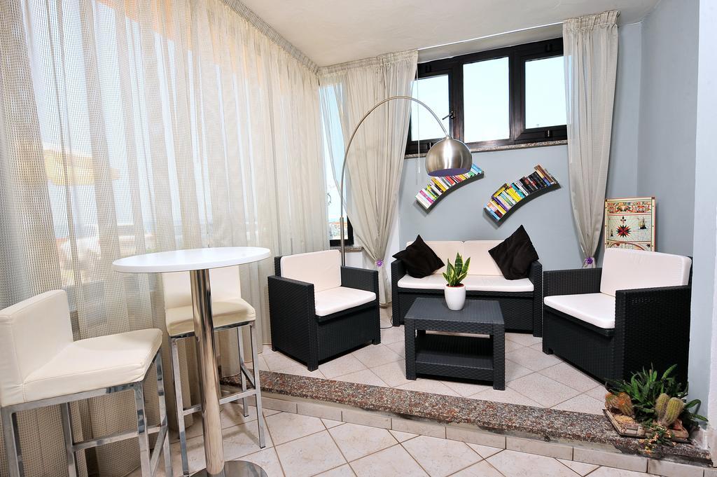 סן וינצ'נזו Hotel Il Delfino מראה חיצוני תמונה