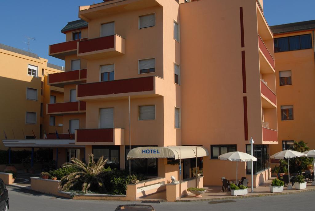 סן וינצ'נזו Hotel Il Delfino מראה חיצוני תמונה