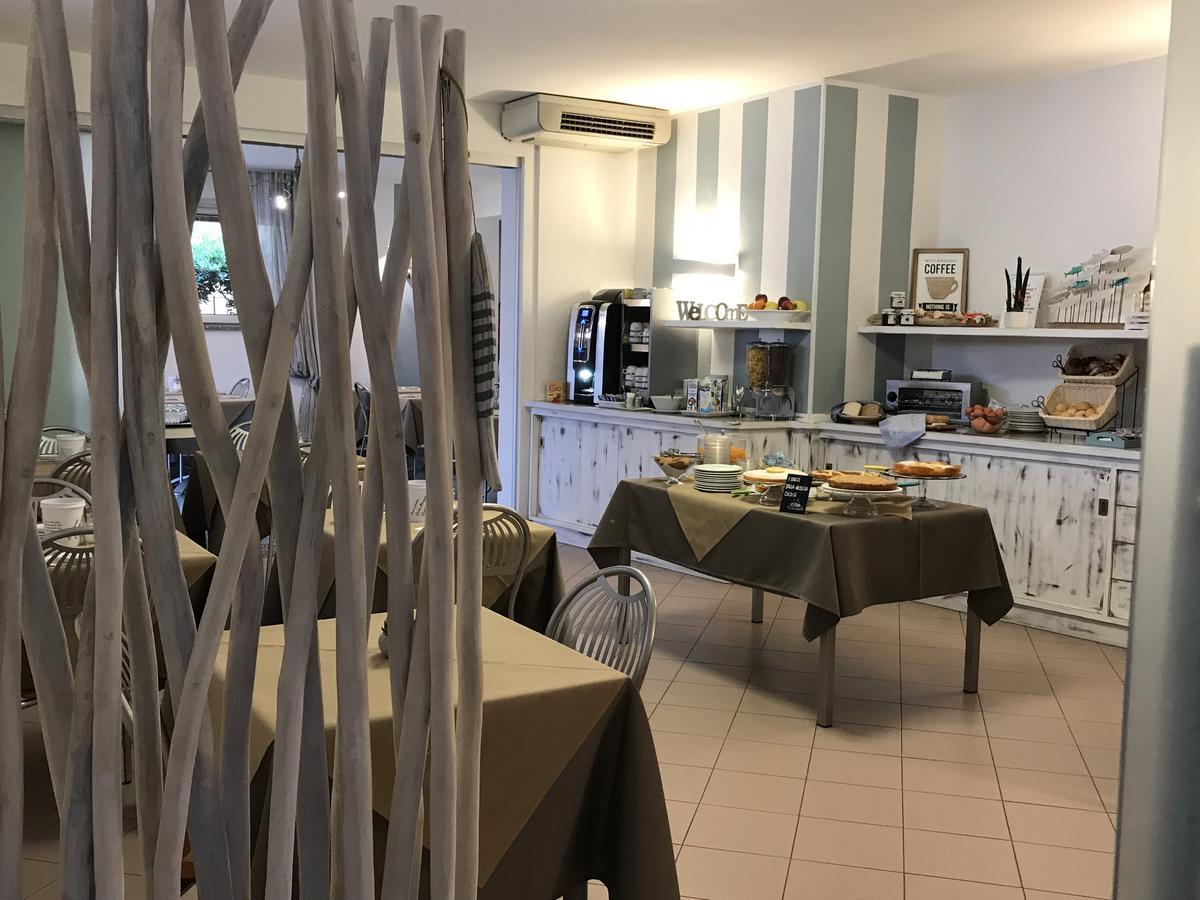 סן וינצ'נזו Hotel Il Delfino מראה חיצוני תמונה