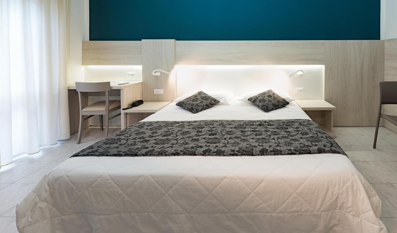 סן וינצ'נזו Hotel Il Delfino מראה חיצוני תמונה