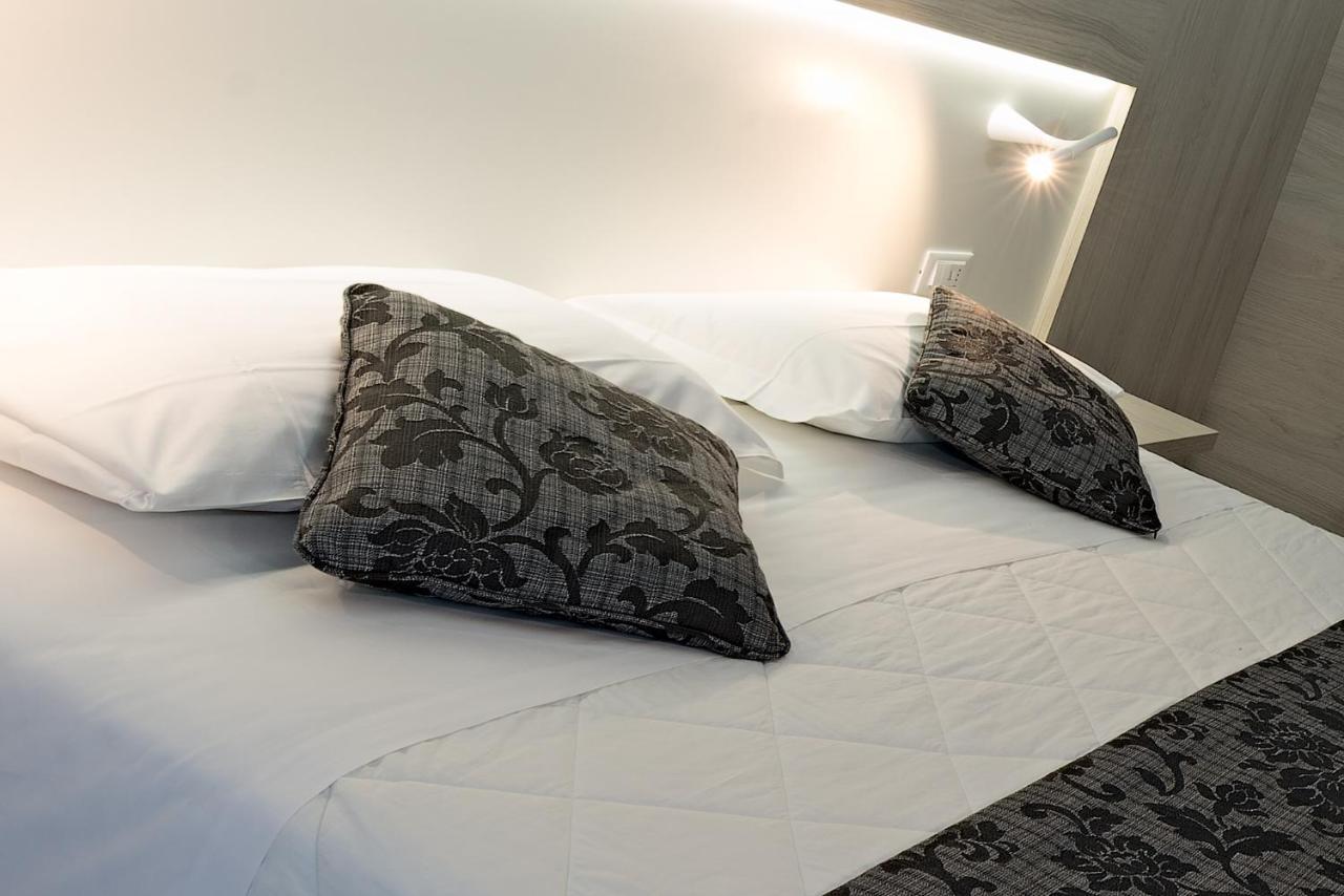 סן וינצ'נזו Hotel Il Delfino מראה חיצוני תמונה